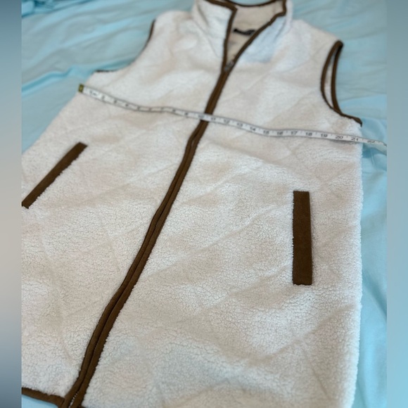 Lauren Ralph Lauren Women’s Large Diamond Quilted.  Faux Fur. Full Zip Long Vest - Picture 3 of 16